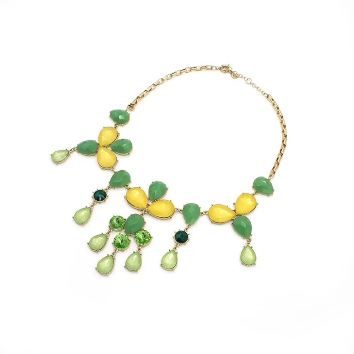 Collier avec pendentif goutte