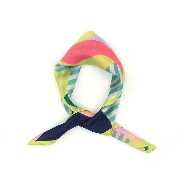 Foulards en soie peints à l'huile