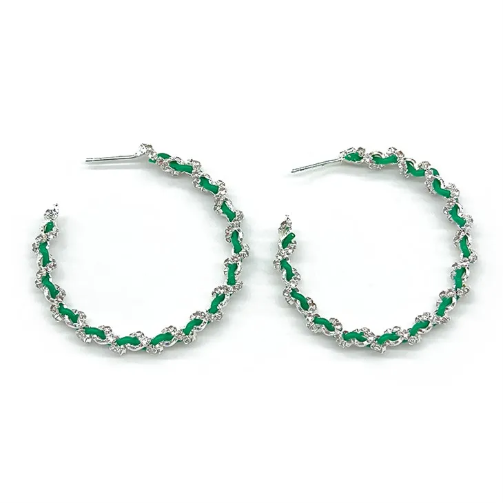 Boucle d'oreille texturée en pierre précieuse verte