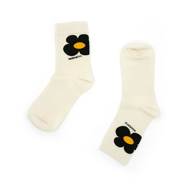 Chaussettes blanches en coton à motifs floraux
